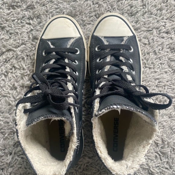 Converse Hi tops — SUPER RARE -- worn once or twice — leather and fleece lined - Picture 4 of 7